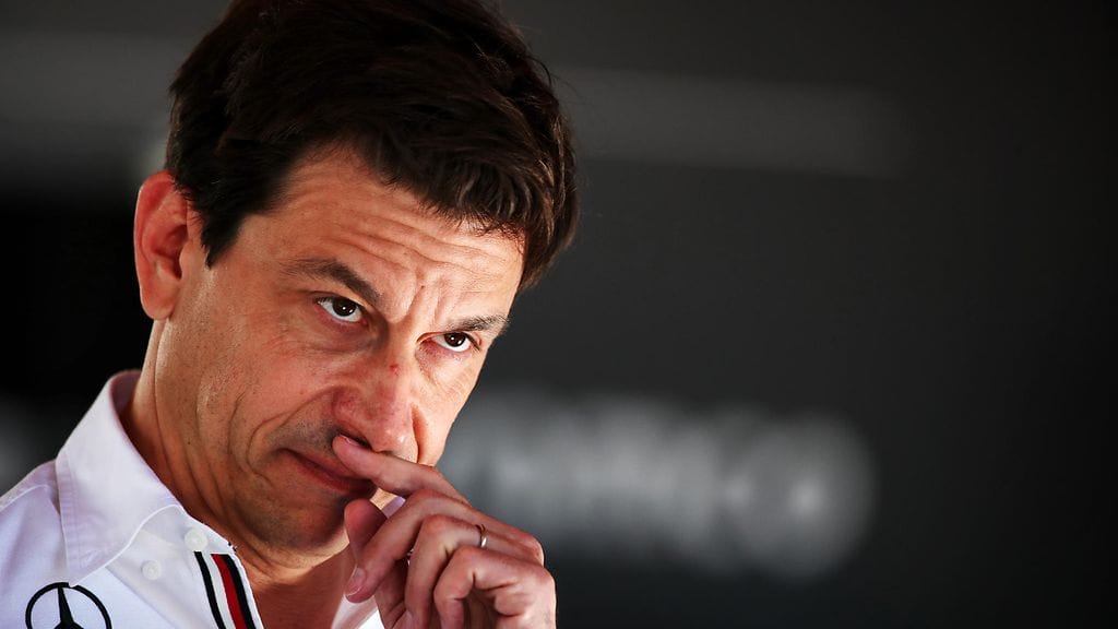 Toto Wolff on raivoissaan tallipäälliköille, jotka yrittävät hänen mukaansa vaientaa keskustelua uusien F1-autojen ongelmista.