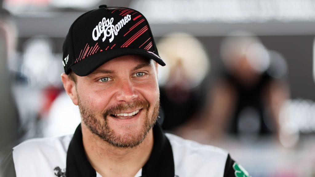 Valtteri Bottas starttaa illan kisan 11. sijalta.