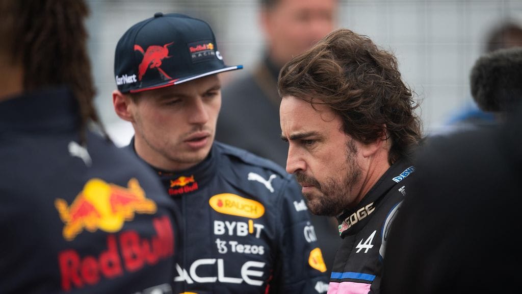 Max Verstappen sanoi Fernando Alonson olevan tulossa "hiukan vanhaksi".