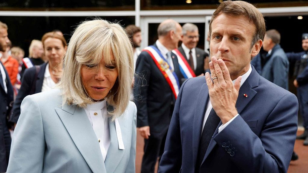 LK 19.6.2022 Presidentti Emmanuel Macron kävi sunnuntaina vaimoineen äänestämässä Le Touquetissa Ranskan pohjoisrannikolla.