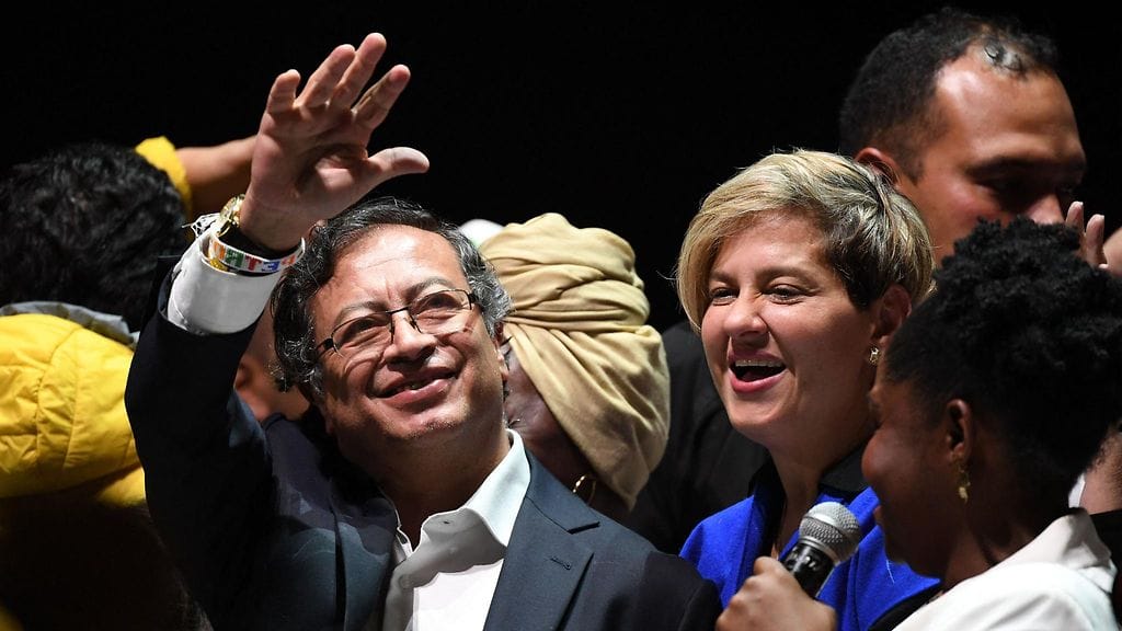 Entinen vasemmistosissi Gustavo Petro sai puolelleen äänienemmistön vaalien toisella kierroksella.