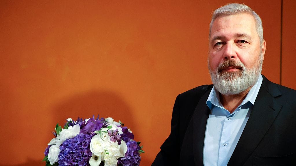 Novaja Gazetan päätoimittaja Dimitri Muratov sai viime vuonna Nobelin rauhanpalkinnon, mutta huutokauppausi palkintonsa ukrainalaisten auttamistarkoitukseen.