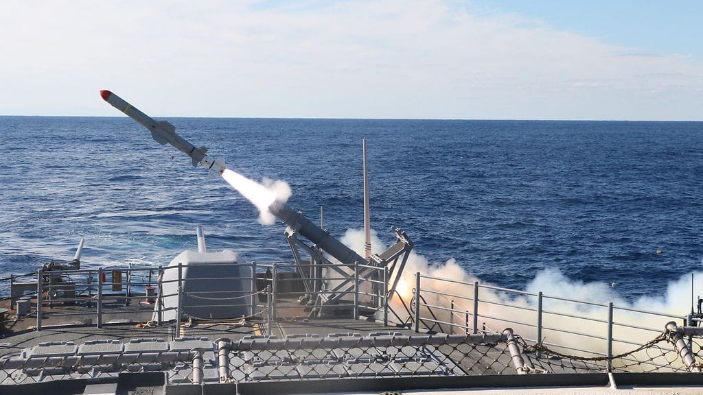 Kuvassa amerikkalainen Harpoon-ohjus. Brittitiedustelun mukaan laiva upotettiin vastaavalla meritorjuntaohjuksella.