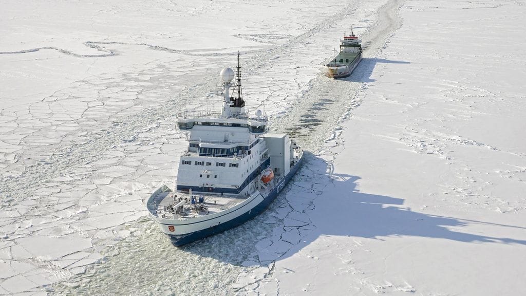 Kuvassa jäänmurtaja Otso.