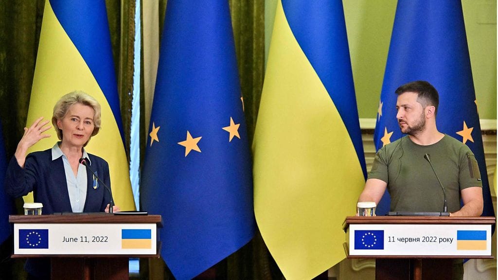 EU:n Ursula von der Leyen ja Ukrainan Volodymyr Zelenskyi Kiovassa kesäkuussa.