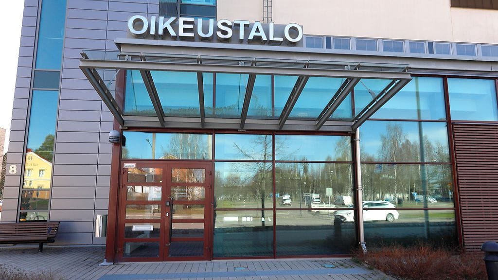 Nuoret polttivat lastauslaiturilla pahveja ja sytyttivät kerrostalon palamaan Leppävirralla. Pohjois-Savon käräjäoikeus määräsi alaikäiselle 280 000 korvaukset. Kuvituskuva.