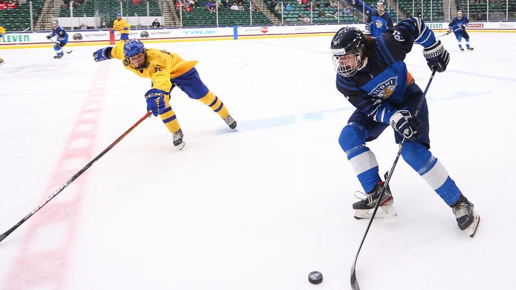 Niko Huuhtanen (oik.) pelaa ensi kaudella Mikkelin Jukureissa.