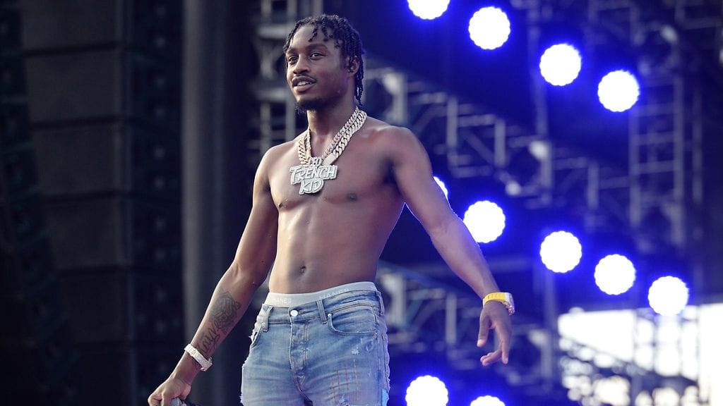 Räppäri Lil Tjay joutui sairaalaan kuluvalla viikolla ampumavälikohtauksen seurauksena.