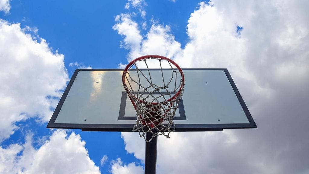 Lahjakas koripalloilija on poissa. Kuvituskuva.