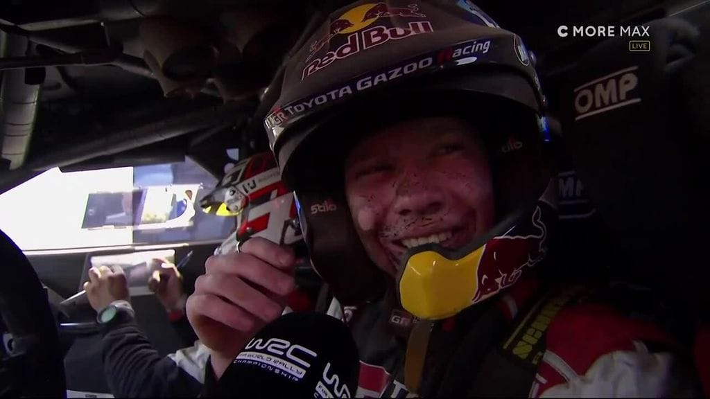 Kalle Rovanperä oli Kenian MM-rallin neljännen erikoiskokeen maalissa naama liassa.