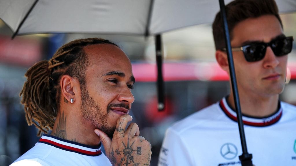 Lewis Hamilton heitti huumoria George Russellista otetusta kuvasta.