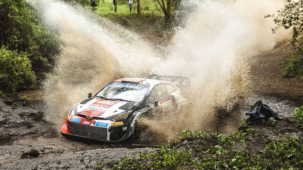 Kalle Rovanperä johtaa Kenian Safari-rallia 40 sekunnin turvin.