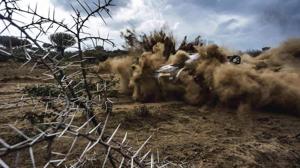 Näkyvyys Kenian MM-rallissa on ollut paikoin todella heikkoa.