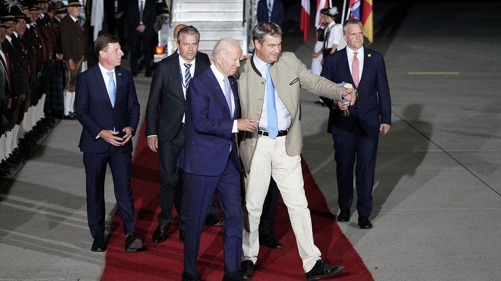 Baijerin pääministeri Markus Söder ja presidentti Joe Biden Munchenissa