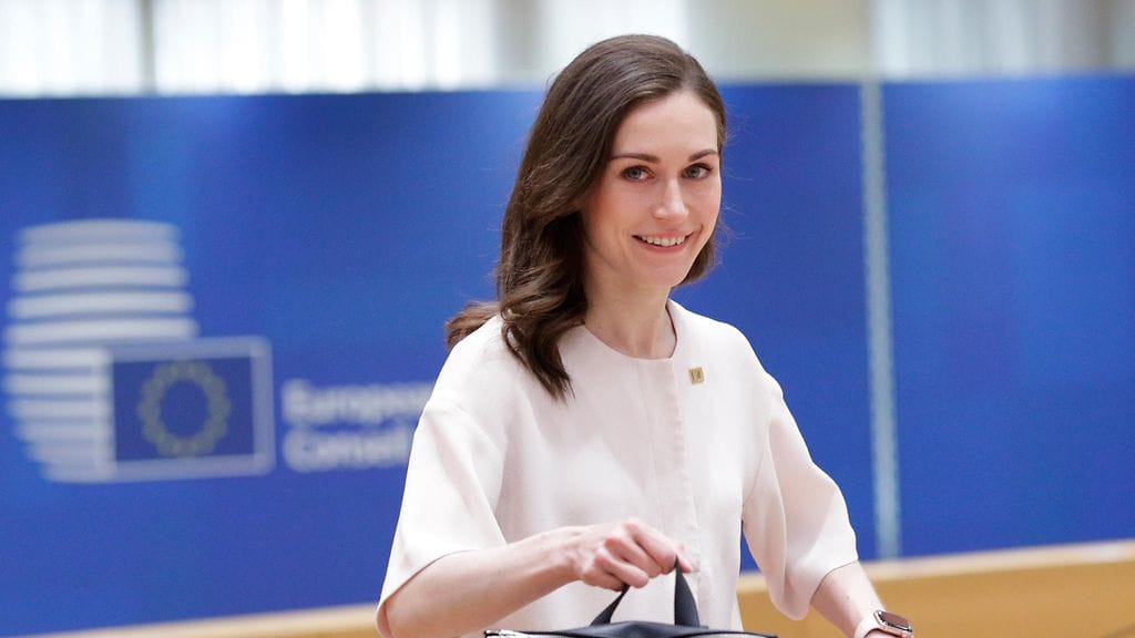 Pääministeri Sanna Marin oli yksi Phil Rosenthalin vierailullaan tapaamista suomalaisista.