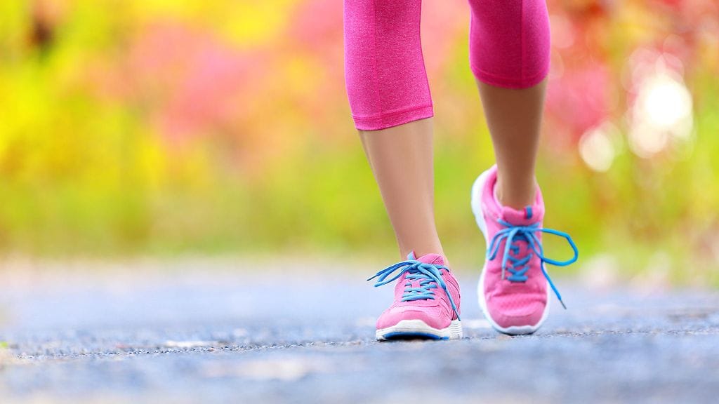 Kävelyvauhti voi tutkimuksen mukaan kertoa sydämen vajaatoiminnan riskistä. Kuvituskuva.