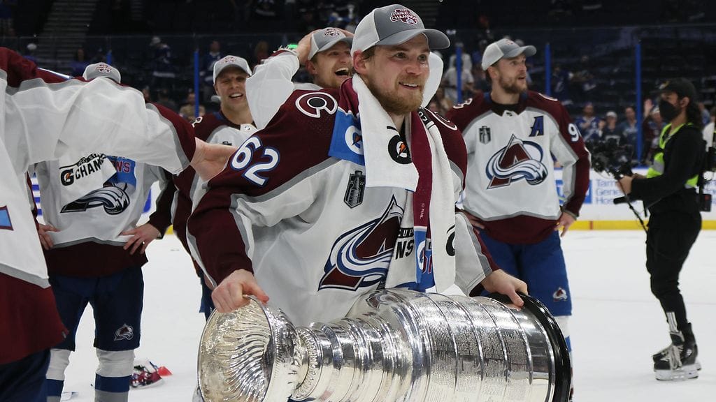 Artturi Lehkonen ratkaisi Colorado Avalanchelle Stanley Cupin.