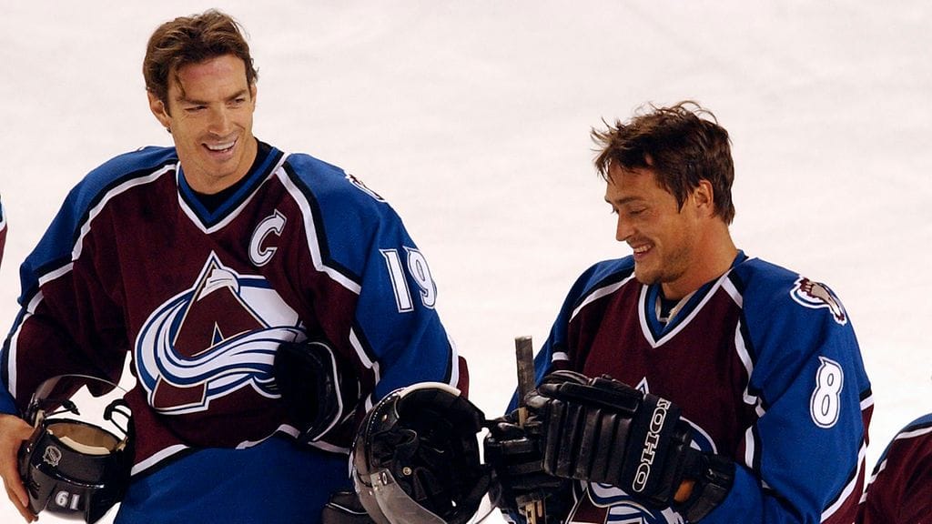 Teemu Selänne pelasi Colorado Avalanchessa Joe Sakicin joukkuekaverina NHL-kaudella 2003–04.