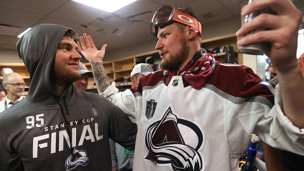 Valeri Nitshushkin (oik.) oli juhlatuulella.