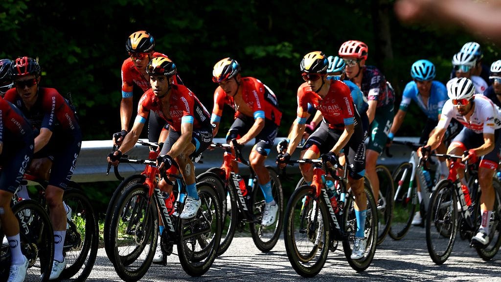 Bahrain Victorius -tallin pyöräilijöitä Italian ympäriajossa toukokuussa.