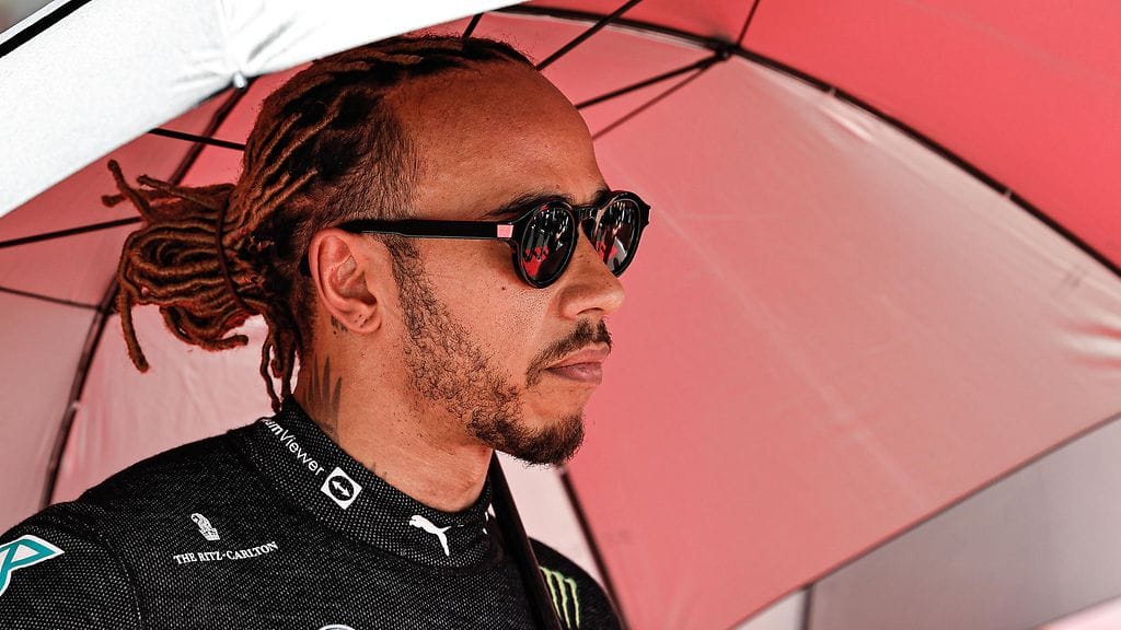 Lewis Hamilton koulutti kolminkertaista maailmanmestaria Nelson Piquetia rasismitapauksen jälkeen.