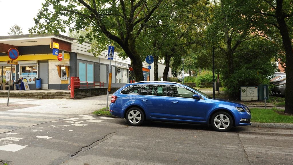 autoliitto pysäköinti DSC_5106