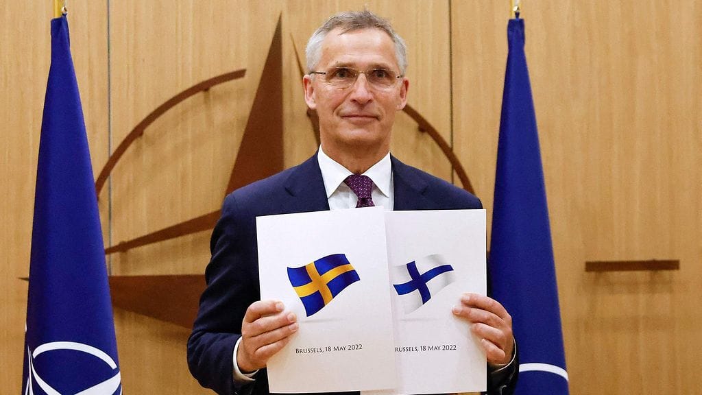 Liittymispöytäkirjan allekirjoittaminen tekee Suomesta ja Ruotsista Naton tarkkailijajäseniä.