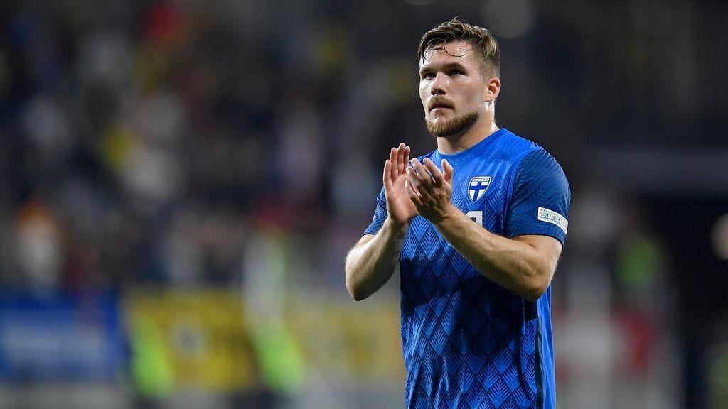 Huuhkajien Benjamin Källman siirtyy Puolan pääsarjaan.