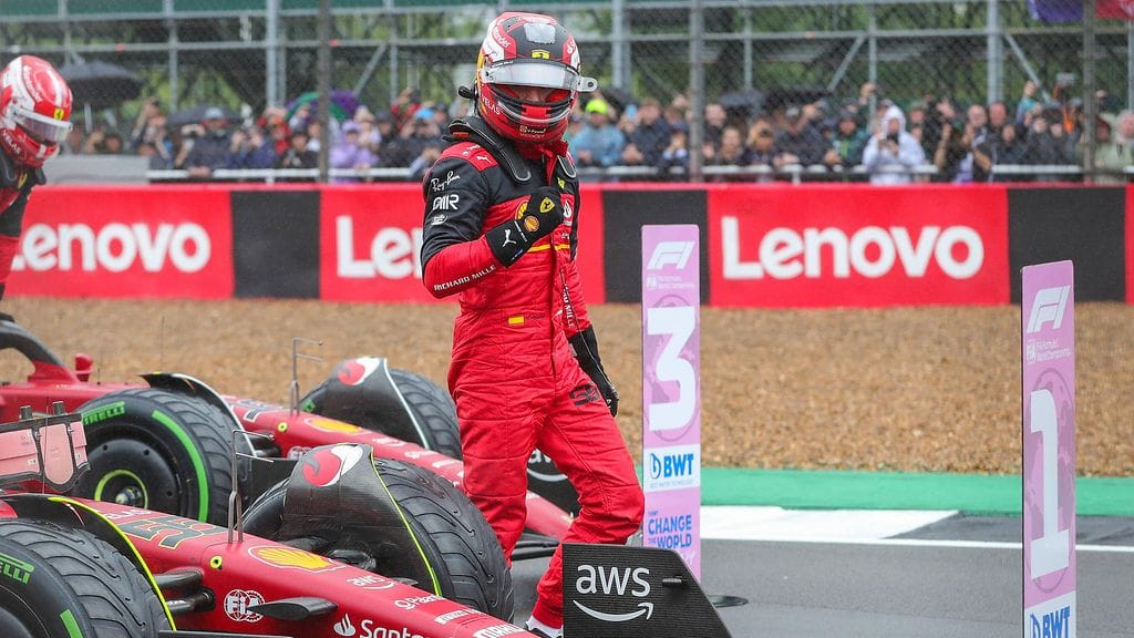Carlos Sainz tuuletti F1-uransa ensimmäistä paalupaikkaa.