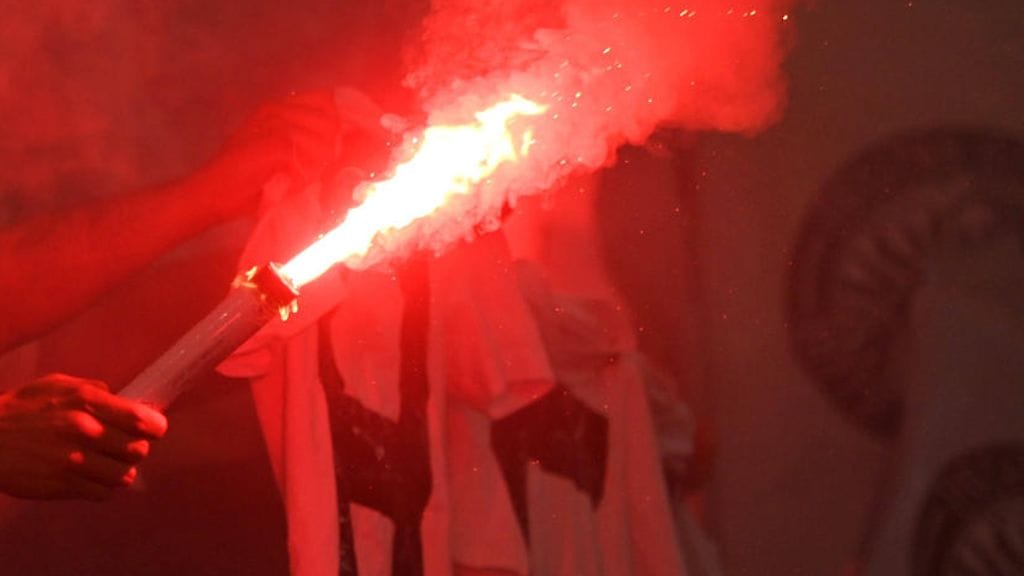 AC Oulun ja VPS:n välisessä ottelussa heitettiin yleisön joukkoon räjähde. Kuvituskuva.