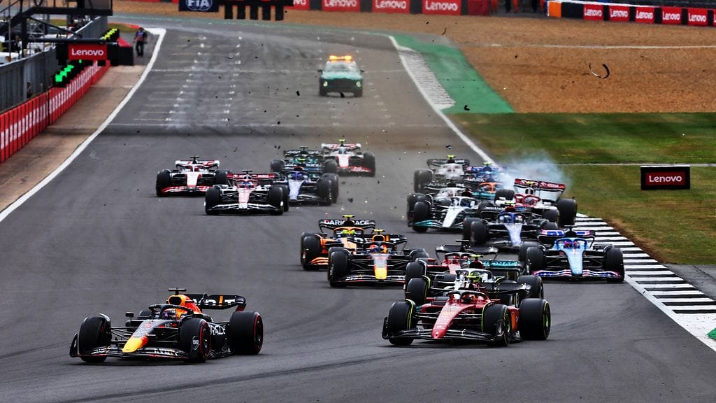 Britannian GP käynnistyi kaaosmaisesti.