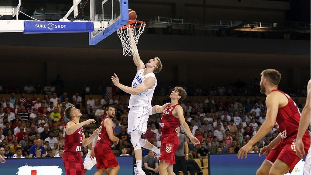 Suomen NBA-tähti Lauri Markkanen oli Susijengin tehokkain pelaaja 19 pisteellä.