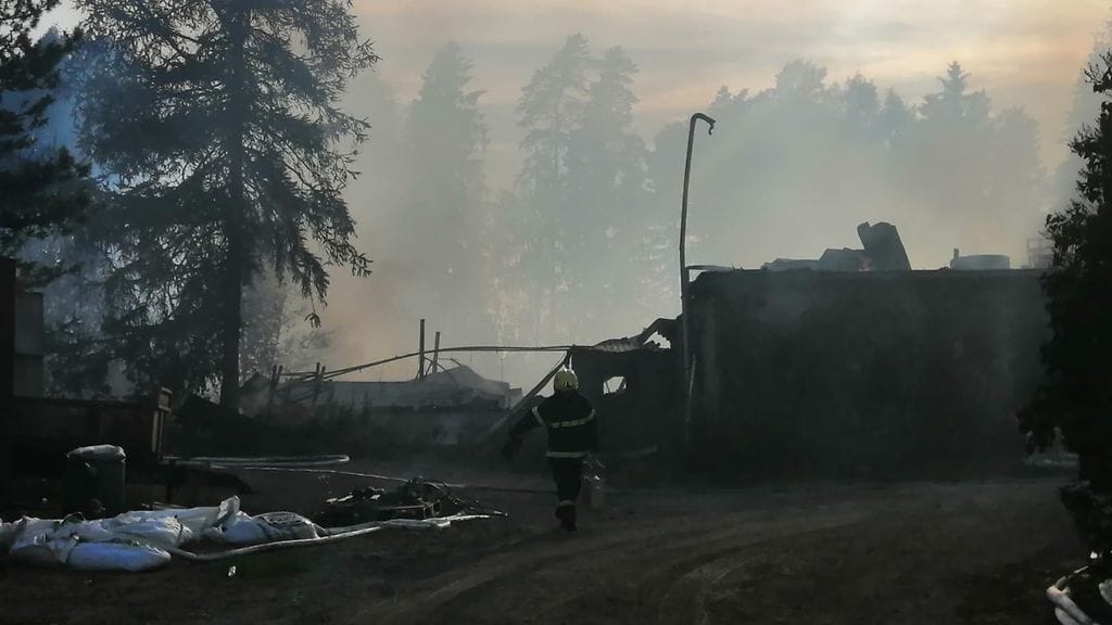 Sikala on tuhoutunut tulipalossa Tammelassa Aronkulmantiellä. Noin neljästäsadasta siasta osa on pystytty pelastamaan, mutta sata on kuollut.