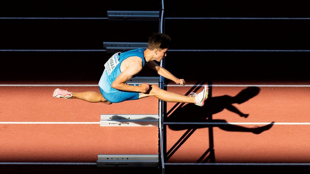 Rasmus Vehmaa johti välierää ennen loukkaantumistaan.