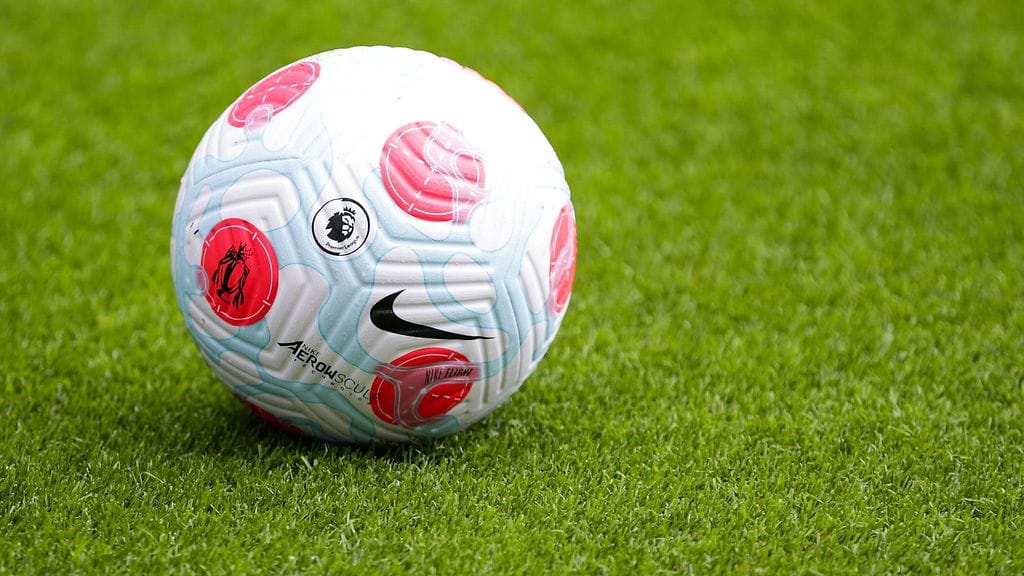 Valioliigassa pelaavaa jalkapalloilijaa epäillään kolmesta raiskauksesta.