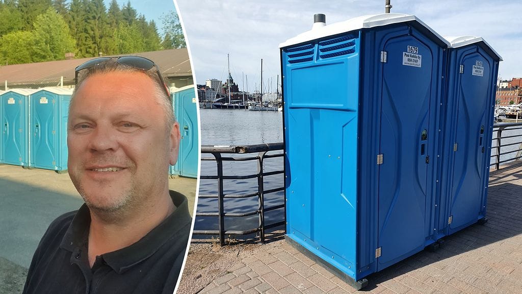 Tomi Kuikka firmansa PasiKuikka Oy:n vessojen edustalla.