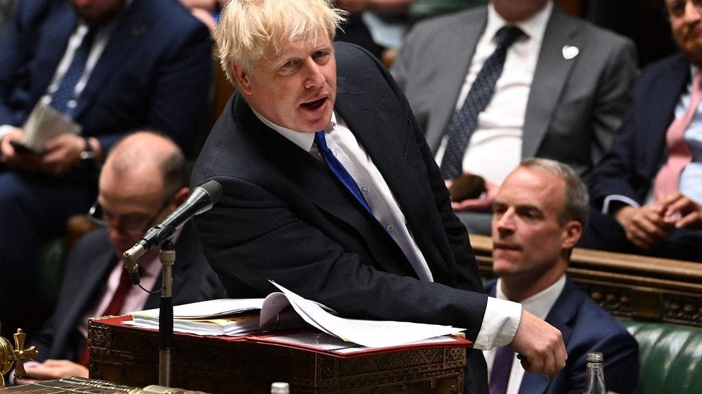 Epäluottamusta on aiheuttanut se, miten pääministeri Johnson on hoitanut puolueensa johtohahmona toimineen parlamenttiedustajan Chris Pincherin häirintäsyytökset.