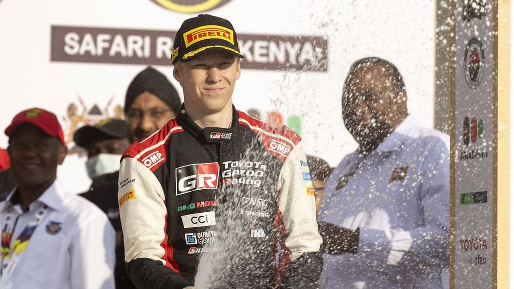 Kalle Rovanperä juhli voittoa Kenian MM-rallissa kesäkuussa.