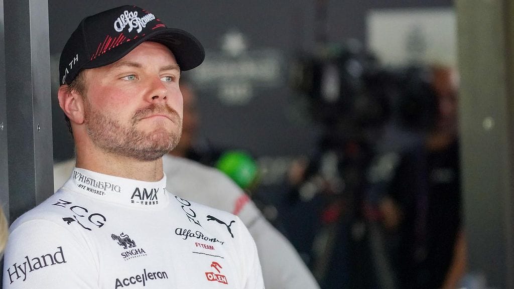 Valtteri Bottas starttaa varikolta päivän F1-kilpailuun.