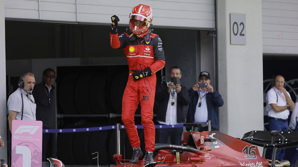 Charles Leclerc juhlii Itävallan GP:n voittoa.