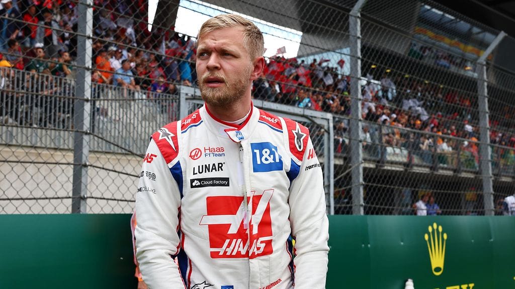 Kevin Magnussen haki apuja ylhäältä asti.