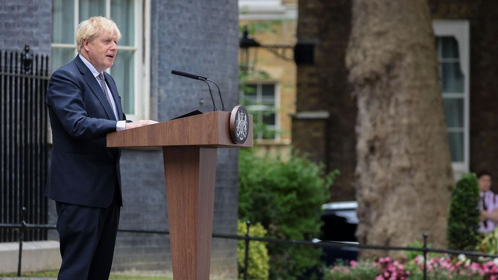 Jo 11 ehdokasta on lähtenyt mukaan kisaamaan konservatiivipuolueen johtajuudesta sekä maan pääministerin paikasta.