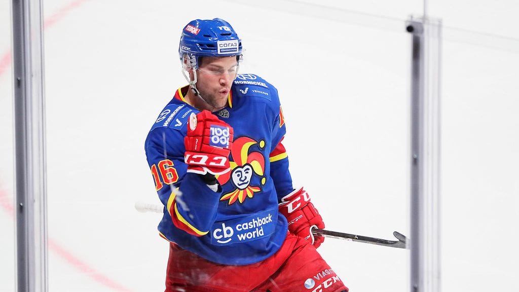 Platt on pelannut SM-liigaa Ilveksessä ja KHL:ää Jokereissa.