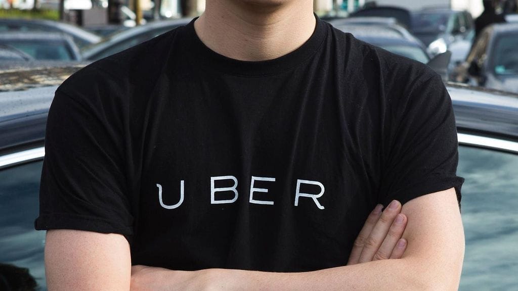 Uber pisti kuljettajansa rikkomaan Suomen lakia, mutta jätti usein maahanmuuttajataustaiset kuljettajansa kärsimään yksin oikeustuomiot ja otti heiltä siivut tuloista.