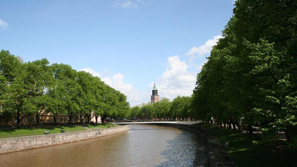 Turun Aurajokirannassa tapahtuneesta tapon yrityksestä epäillään 15-vuotiasta nuorta miestä. Tapauksessa loukkaantui vakavasti 17-vuotias nuori.