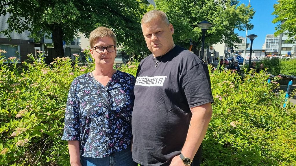 Lauri "Late" Johansson Jenna Lepomäen äidin kanssa