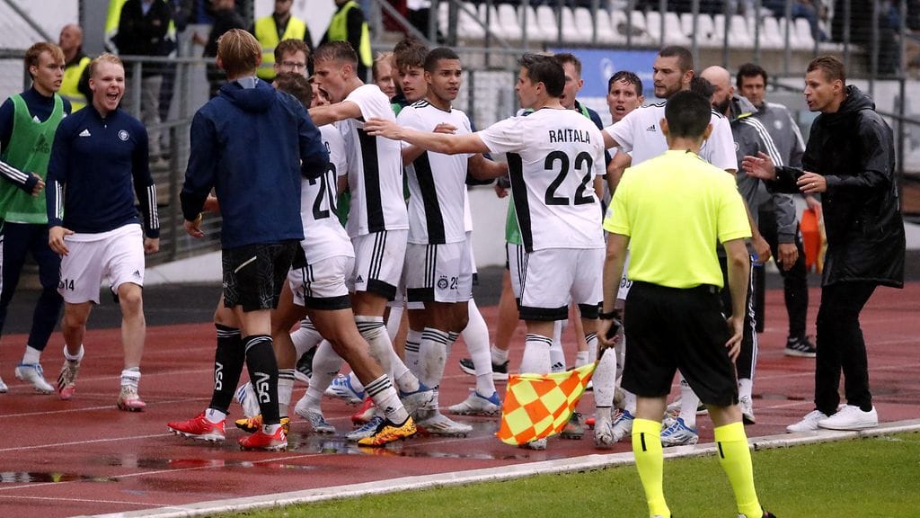 HJK eteni jatkoon rangaistuspotkukisan jälkeen.