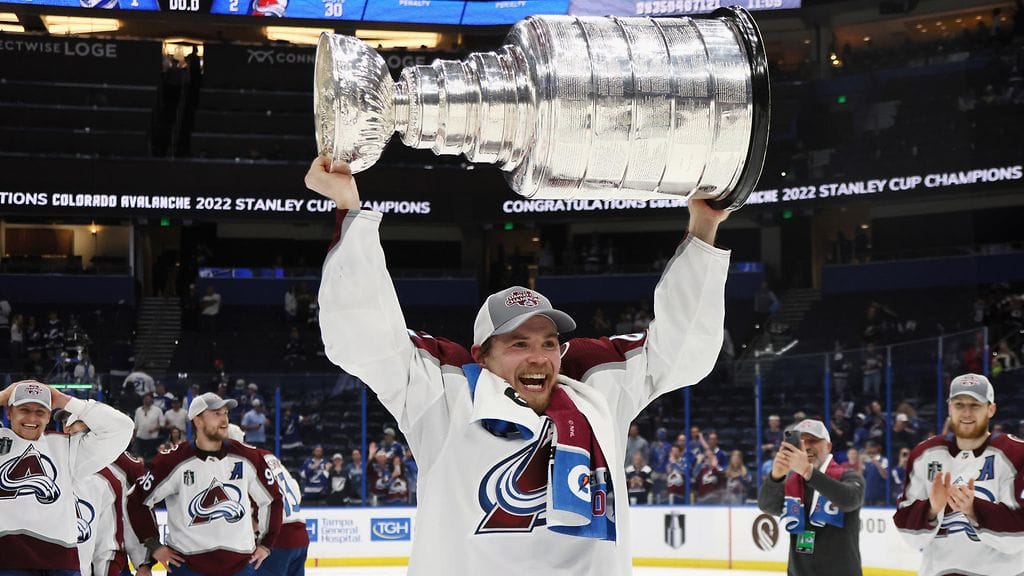 Artturi Lehkonen jatkaa Colorado Avalanchessa.