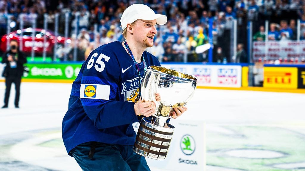 Sakari Manninen siirtyy NHL-seura Vegas Golden Knightsin riveihin.