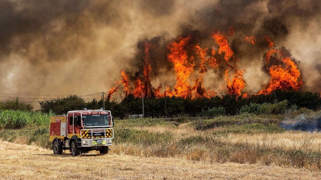 Portugalissa metsä- ja maastopalojen seurauksena ainakin yksi ihminen on kuollut.